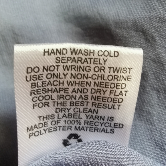 Olive and Oak Silky Scoop Neck Keyhole Back Cap Sleeve Blue Blouse - Sz M - Picture 9 of 9